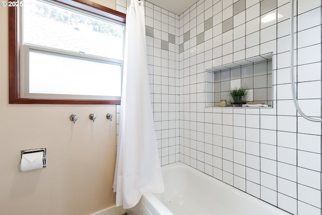 7430 N Burr Ave, Portland, OR 97203 - bathroom with shower / bathtub combination with curtain
