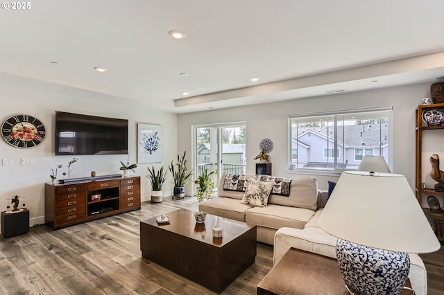 living area featuring recessed lighting, visible vents, baseboards, and wood finished floors