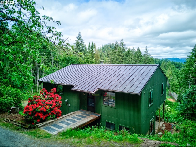 272 Whipple Tree Dr, Yoncalla, OR 97499 - view of front facade with a standing seam roof, metal roof, and a view of trees
