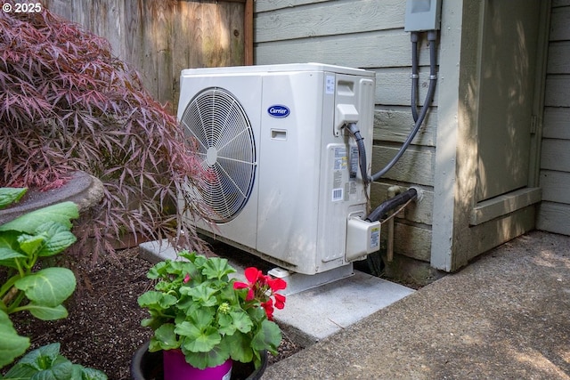 4880 SW Scholls Ferry Rd Unit 14, Portland, OR 97225 - exterior details with ac unit