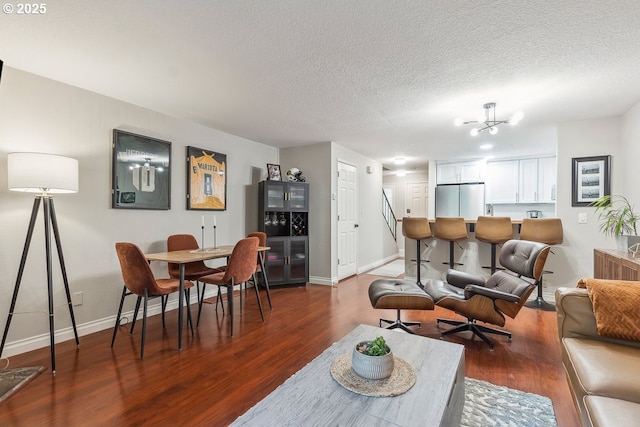 4880 SW Scholls Ferry Rd Unit 14, Portland, OR 97225 - living room with an inviting chandelier, a textured ceiling, baseboards, and wood finished floors