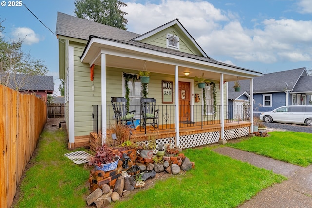 view of front of house with a front lawn and covered porch