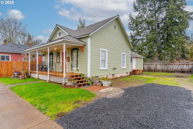 view of front of home featuring a porch and a front yard