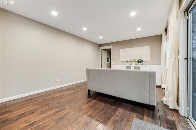 living area with visible vents, recessed lighting, baseboards, and dark wood-style flooring