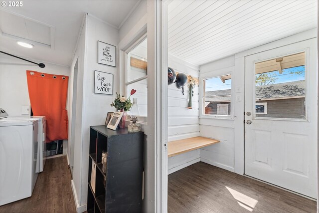interior space featuring laundry area, dark wood-style flooring, and independent washer and dryer