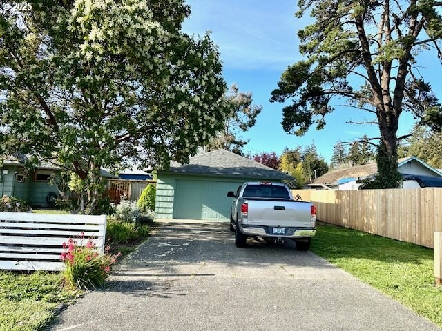 view of front of house with fence and a front yard