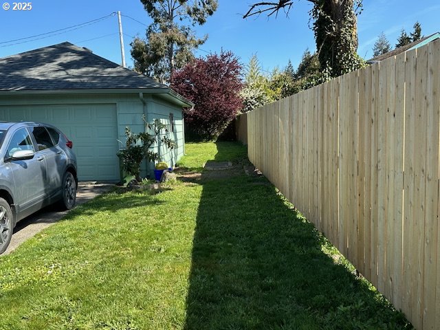 view of yard featuring fence and an outdoor structure