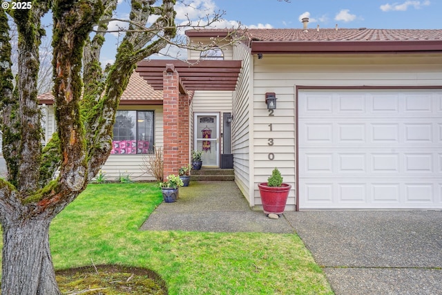 view of front of house with an attached garage and a front lawn