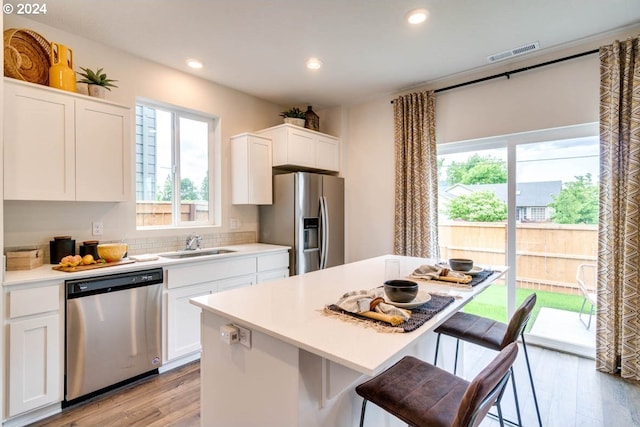 2891 V St, Springfield, OR 97477 - kitchen with appliances with stainless steel finishes, a sink, plenty of natural light, light wood-style floors, and recessed lighting