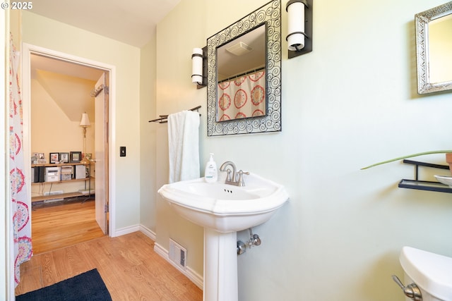 2406 SE 30th Ave, Portland, OR 97214 - full bathroom with wood finished floors and baseboards