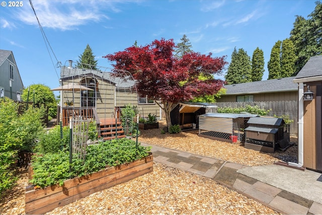 332 26th Ave, Longview, WA 98632 - back of house with a garden