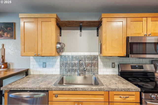 332 26th Ave, Longview, WA 98632 - kitchen featuring appliances with stainless steel finishes, a sink, and backsplash