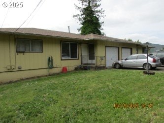 646/648 W Sixth Ave, Sutherlin, OR 97479 - ranch-style house featuring a garage and a front lawn