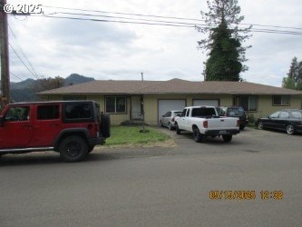 646/648 W Sixth Ave, Sutherlin, OR 97479 - single story home featuring an attached garage