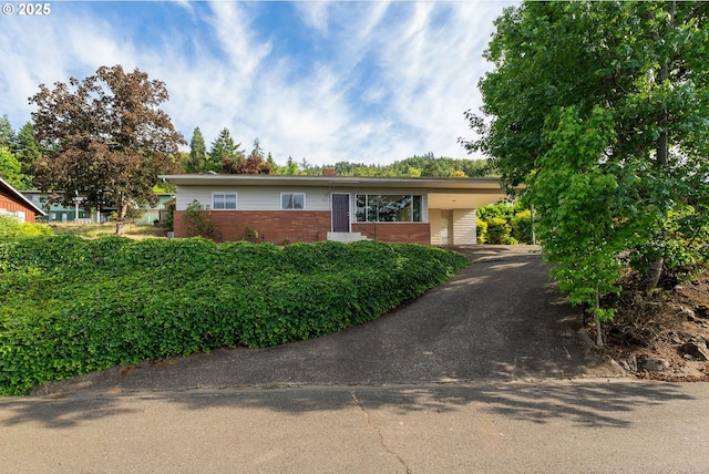 2431 W Crestview Ave, Roseburg, OR 97471 - single story home featuring brick siding, driveway, and a chimney