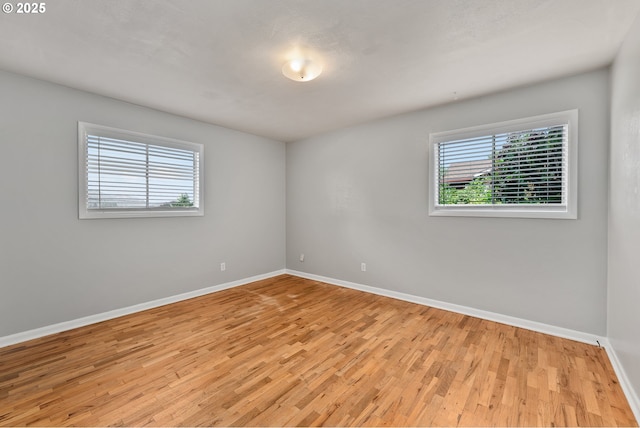 2431 W Crestview Ave, Roseburg, OR 97471 - empty room featuring plenty of natural light and light wood-type flooring