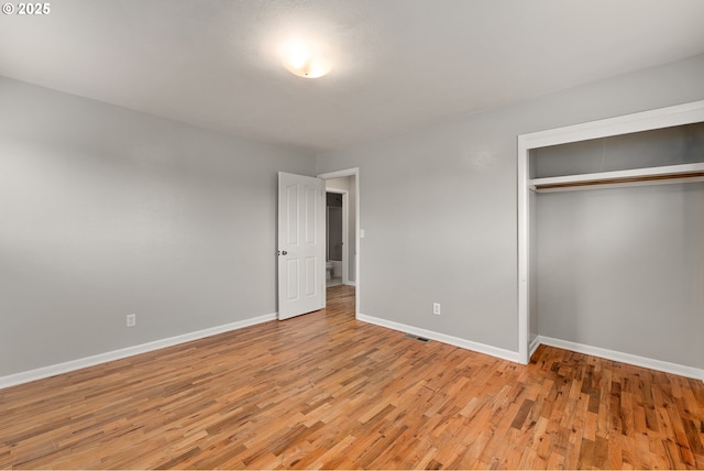 2431 W Crestview Ave, Roseburg, OR 97471 - unfurnished bedroom featuring light wood-style flooring and a closet