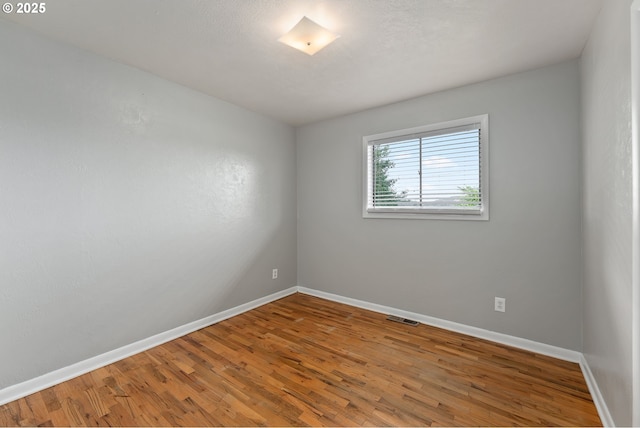 2431 W Crestview Ave, Roseburg, OR 97471 - unfurnished room with wood finished floors