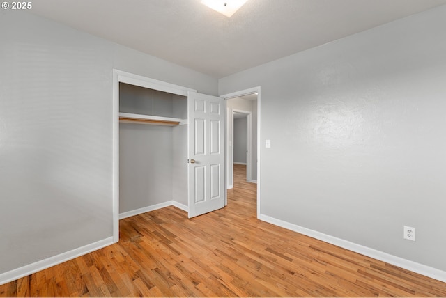 2431 W Crestview Ave, Roseburg, OR 97471 - unfurnished bedroom featuring light wood-style flooring and a closet