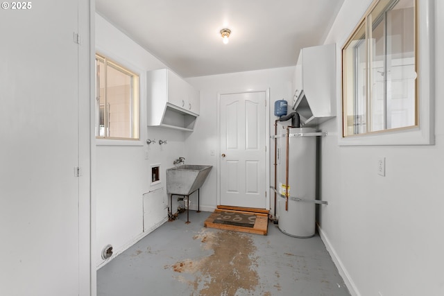 2431 W Crestview Ave, Roseburg, OR 97471 - laundry room with washer hookup and water heater