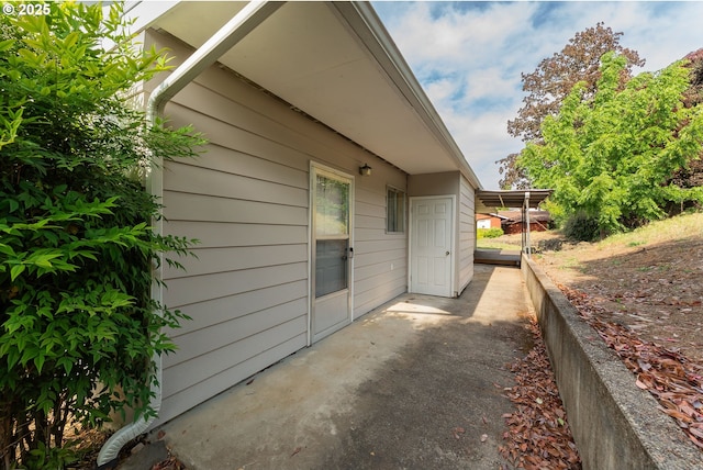2431 W Crestview Ave, Roseburg, OR 97471 - view of patio / terrace