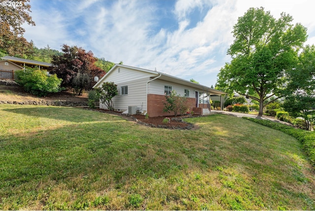 2431 W Crestview Ave, Roseburg, OR 97471 - view of green lawn