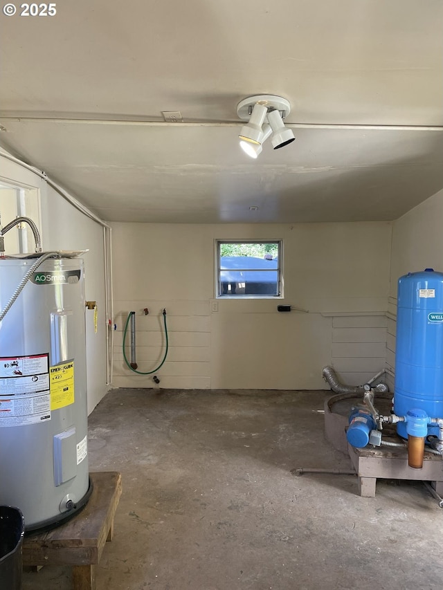 154 Decoy Ln, Myrtle Creek, OR 97457 - garage with electric water heater
