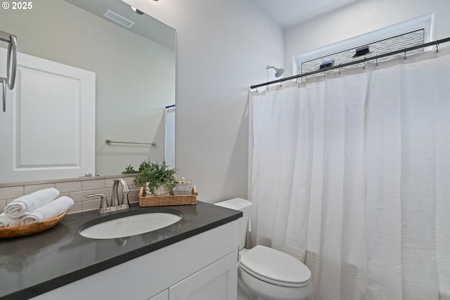 7314 NE 66th St, Vancouver, WA 98662 - full bathroom featuring toilet, vanity, a shower with curtain, and decorative backsplash