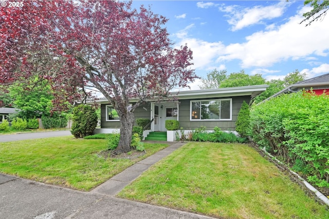 2801 Kincaid St, Eugene, OR 97405 - view of front facade featuring a front lawn