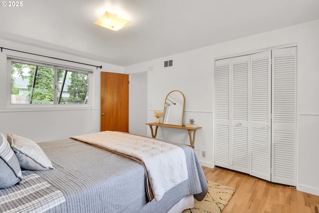 2801 Kincaid St, Eugene, OR 97405 - bedroom with light wood-style floors, a closet, and baseboards