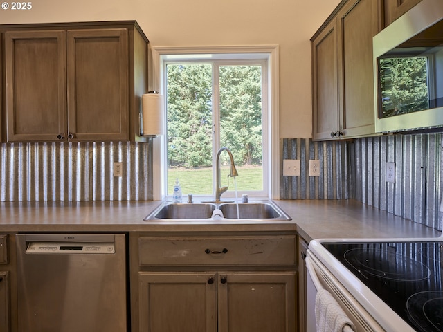 503 E Yacolt Rd, Yacolt, WA 98675 - kitchen featuring stainless steel appliances, backsplash, and light countertops