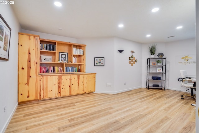 interior space with visible vents, light wood-style flooring, recessed lighting, and baseboards