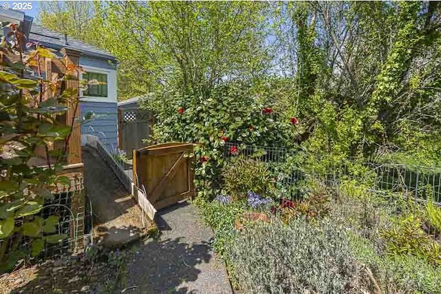 1910 Saginaw St S, Salem, OR 97302 - view of yard