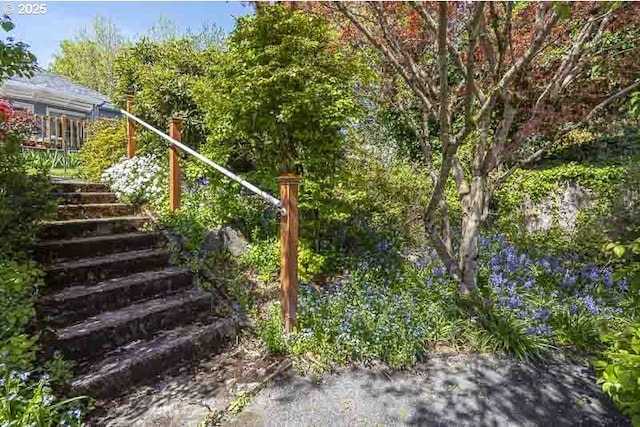 1910 Saginaw St S, Salem, OR 97302 - view of yard featuring stairs