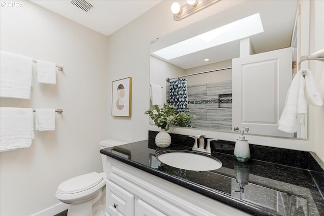 180 Nelson Ln, Gladstone, OR 97027 - full bathroom with vanity, toilet, a shower with shower curtain, baseboards, and a skylight