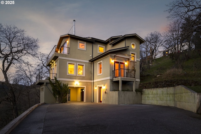 625 Columbia Ave, Lyle, WA 98635 - view of front facade with a balcony, stucco siding, and asphalt driveway