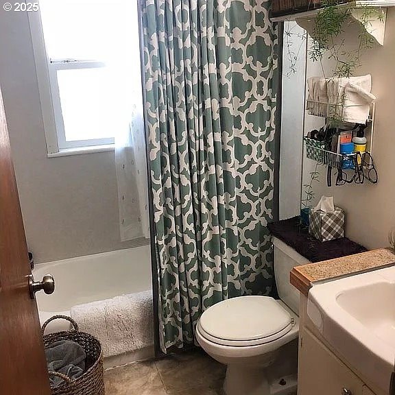 6125 S Hood Ave, Portland, OR 97239 - full bath with tile patterned floors, vanity, toilet, and shower / tub combo