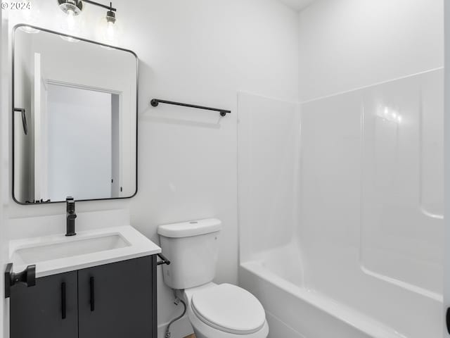 6611 N Fessenden St, Portland, OR 97203 - full bath with vanity, toilet, and shower / tub combination