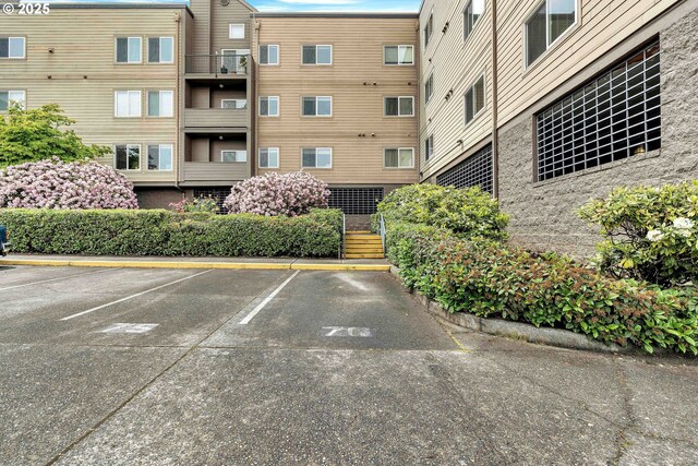 4320 S Corbett Ave Unit 302, Portland, OR 97239 - view of property with uncovered parking