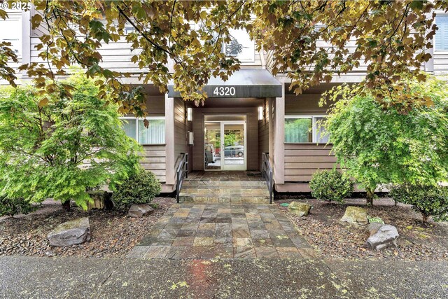 4320 S Corbett Ave Unit 302, Portland, OR 97239 - view of property entrance