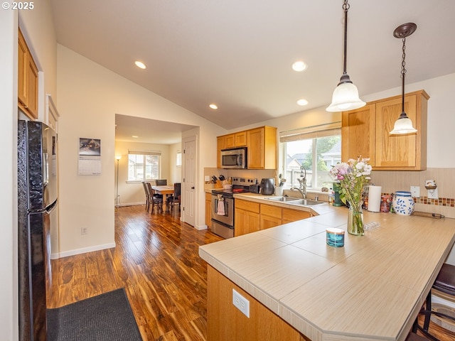 13311 NE 50th Way, Vancouver, WA 98682 - kitchen featuring appliances with stainless steel finishes, a sink, healthy amount of natural light, a peninsula, and recessed lighting