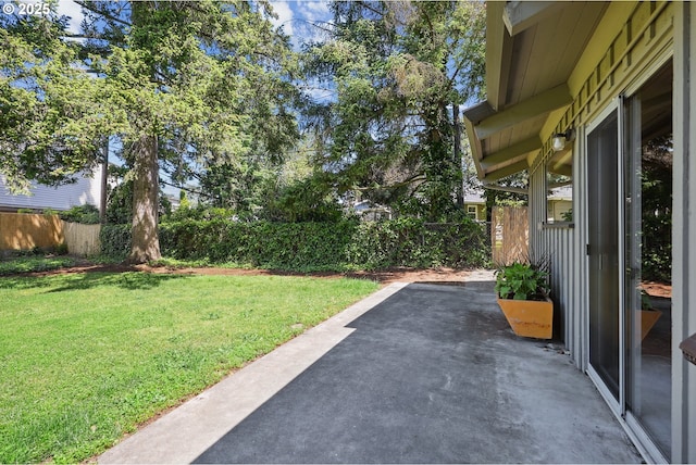 311 NE 130th Pl, Portland, OR 97230 - view of yard with a patio