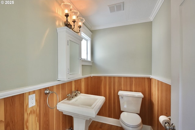 2917 NE 9th Ave, Portland, OR 97212 - half bath featuring a wainscoted wall, toilet, crown molding, and a sink