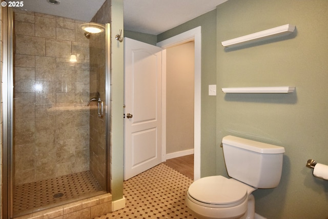 2917 NE 9th Ave, Portland, OR 97212 - full bath featuring a shower stall, toilet, and baseboards