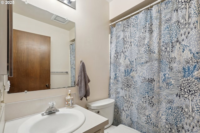 12604 NE Prescott Dr, Portland, OR 97230 - full bath with toilet, vanity, and curtained shower