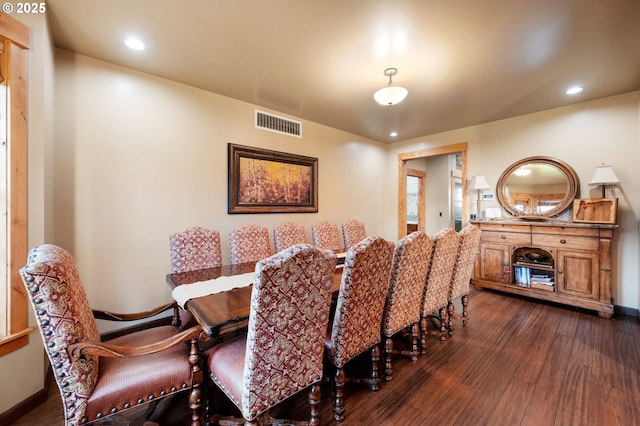 dining room featuring dark wood-style floors, baseboards, visible vents, and recessed lighting