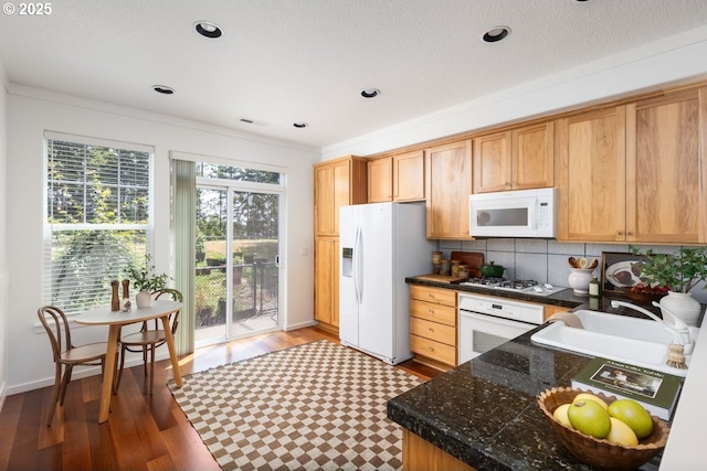 884 NE 73rd Ave, Hillsboro, OR 97124 - kitchen featuring white appliances, tasteful backsplash, wood finished floors, recessed lighting, and crown molding