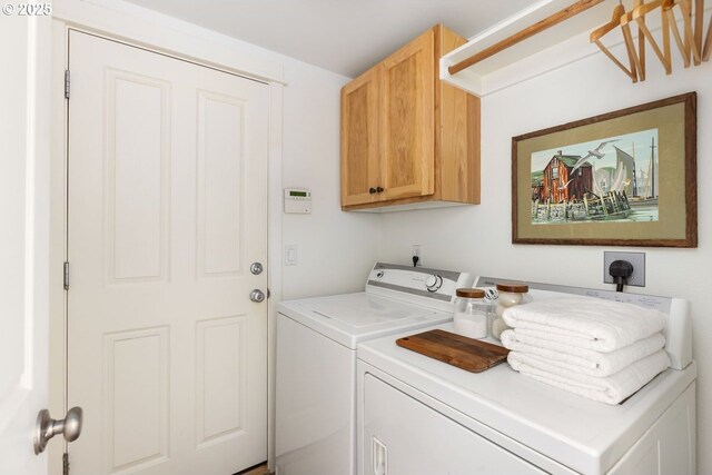 884 NE 73rd Ave, Hillsboro, OR 97124 - laundry room featuring washing machine and clothes dryer and cabinet space