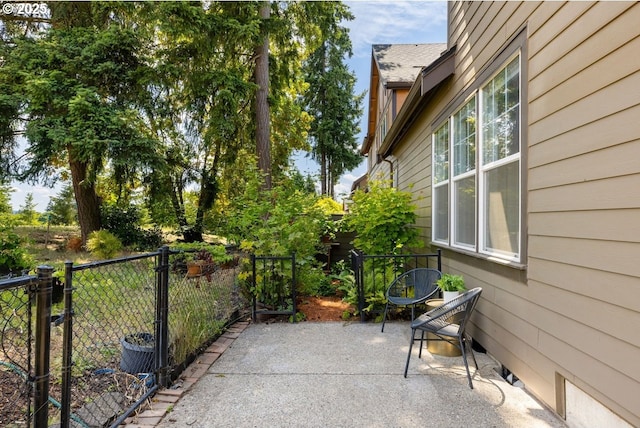 884 NE 73rd Ave, Hillsboro, OR 97124 - view of patio / terrace