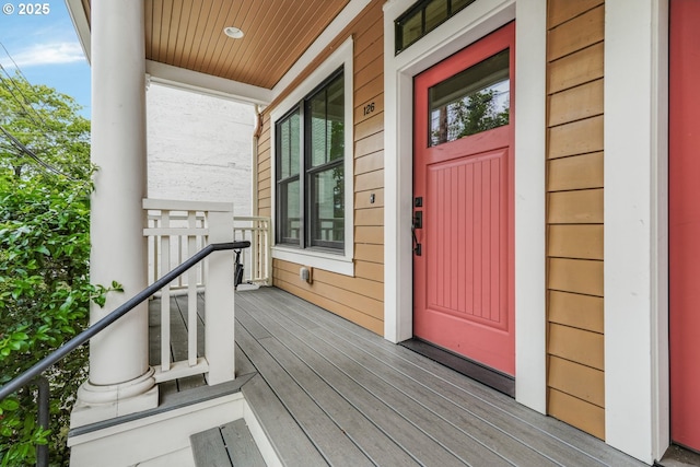 entrance to property featuring a balcony and covered porch